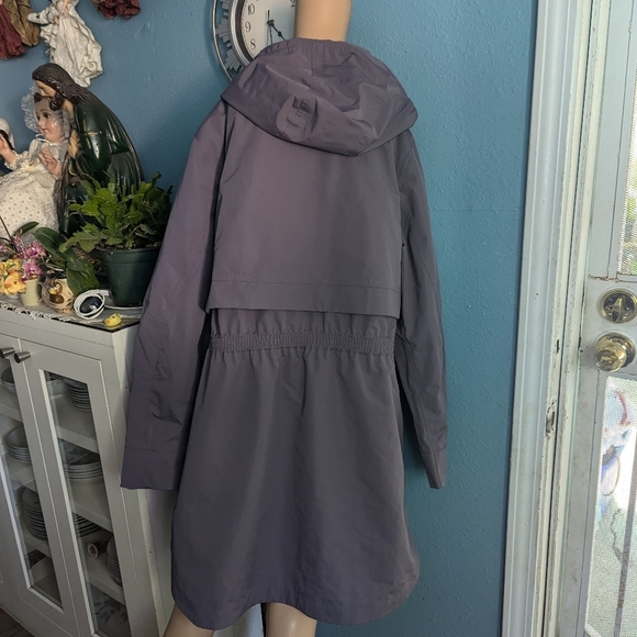 Atleta Women's Gray Jacket - Picture 5 of 6